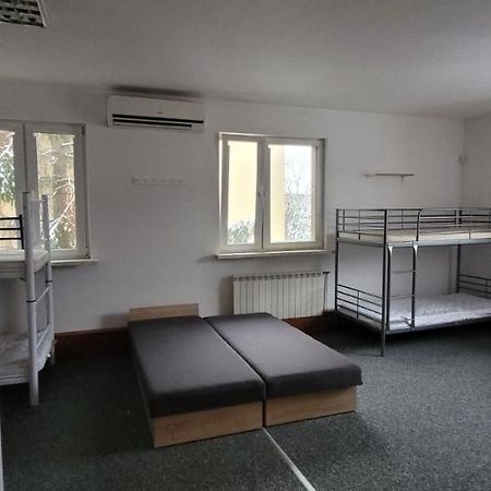 Amidi Hostel Piaseczno Piaseczno  Buitenkant foto